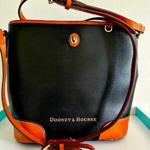 Dooney and Bourke black shoulder purse.